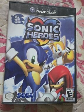 Nintendo GameCube Sonic Heroes (Blue/Red) - SEGA
